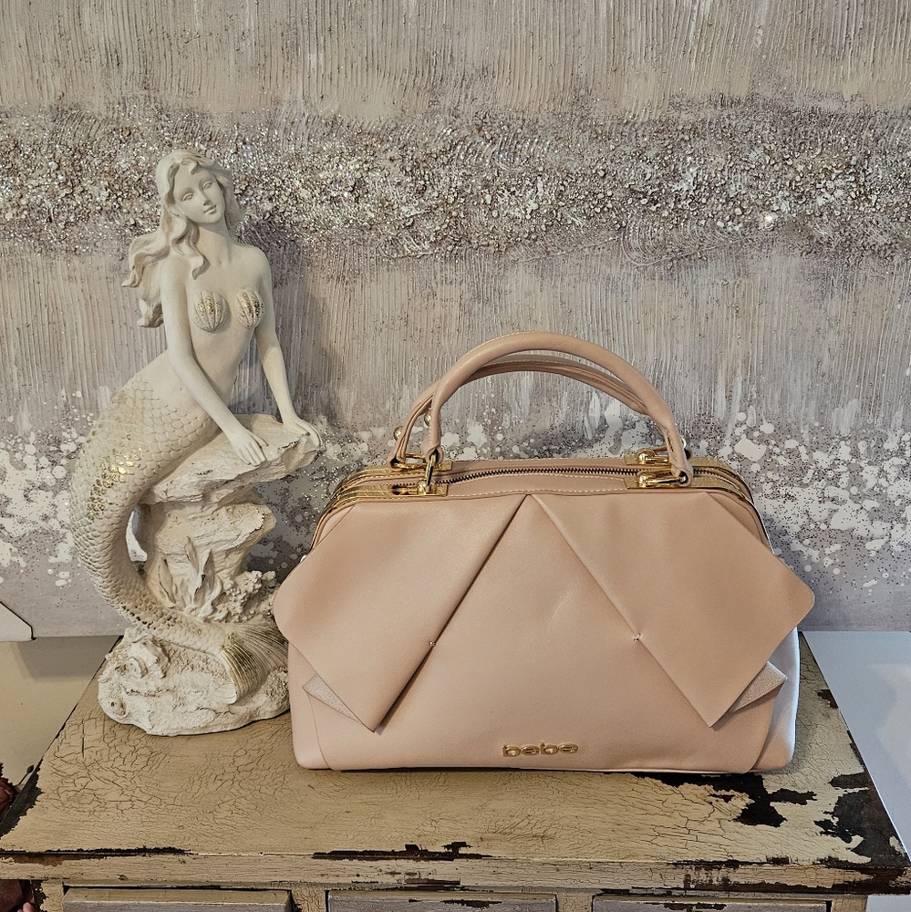 GLAM NWOT 😍 BEBE PINK BOW FRONT BAG